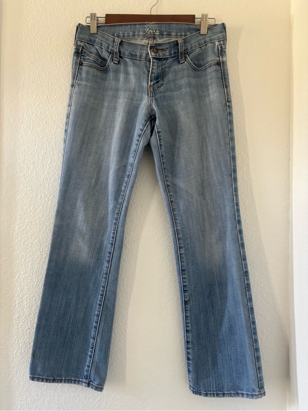 Old Navy The Diva Light Wash Women's Jeans 2 short